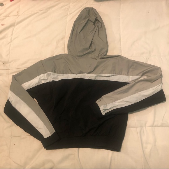 3/40$ SOMMER RAY - Silver & Black Reflective Cropped Jacket - Picture 2 of 6